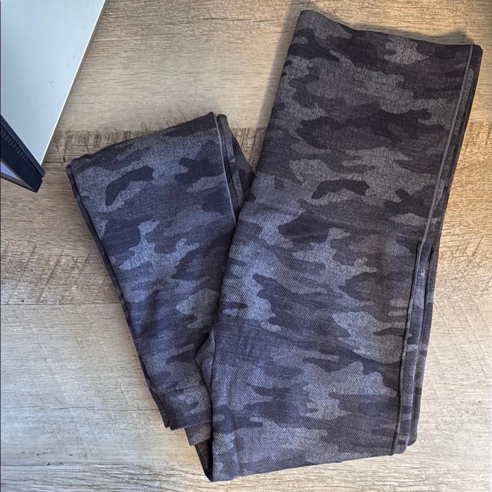 SPANX Leggings Small Gray Camo Seamless High Rise Look At Me Now